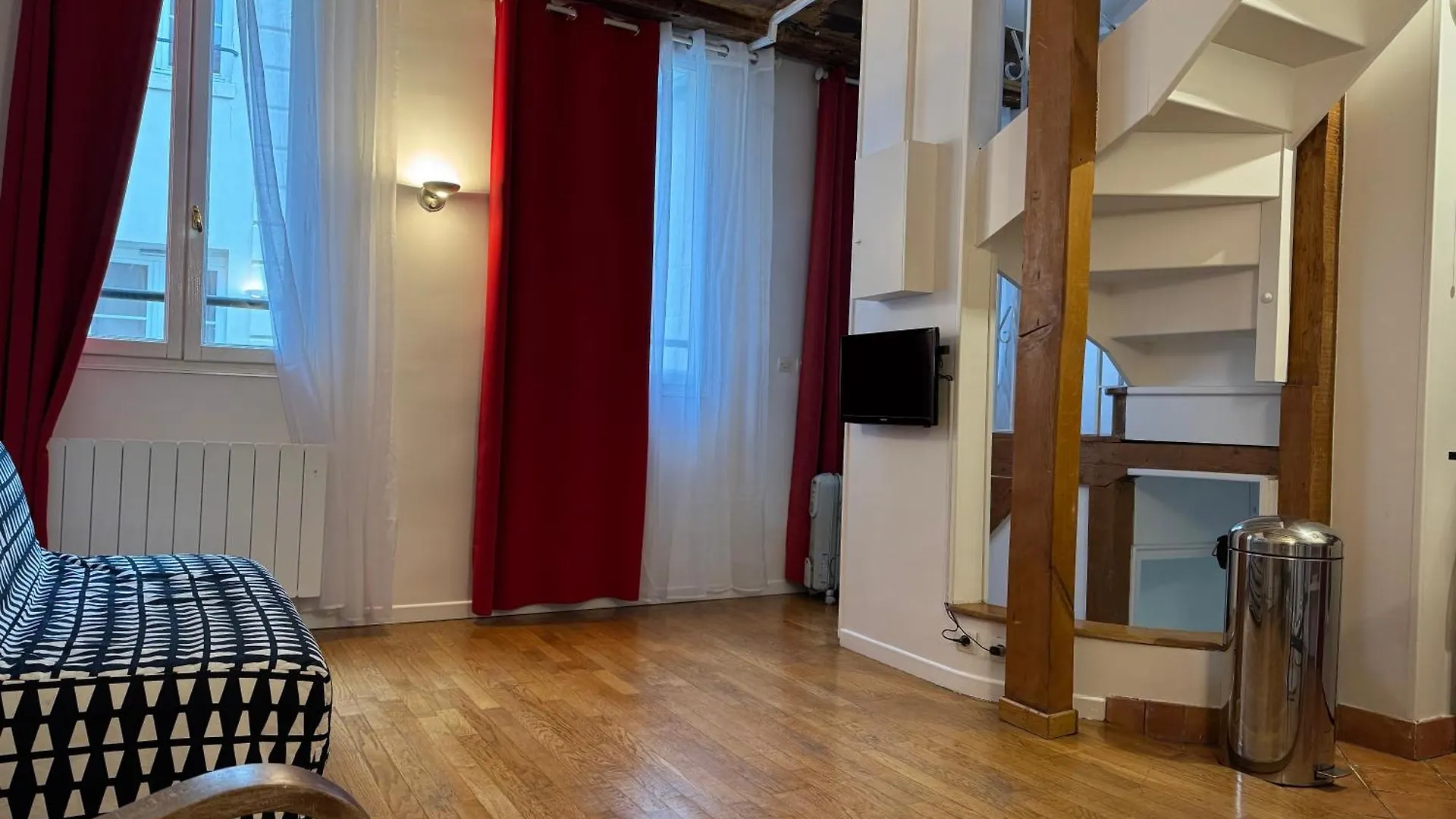 Le 64 Rue Chapon Apartment